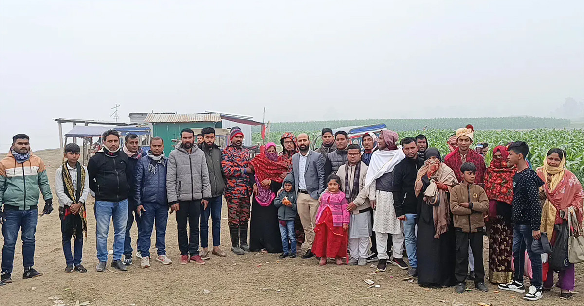 যমুনার মাঝনদীতে কুয়াশায় আটকা ৪৭ বরযাত্রী উদ্ধার