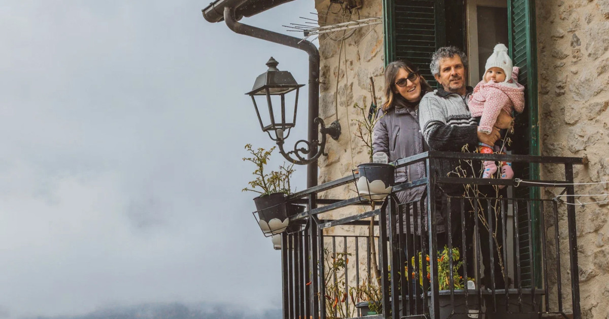 ইতালির এক গ্রামে ৩০ বছর পর প্রথম শিশুর জন্ম, বইছে আনন্দের বন্যা