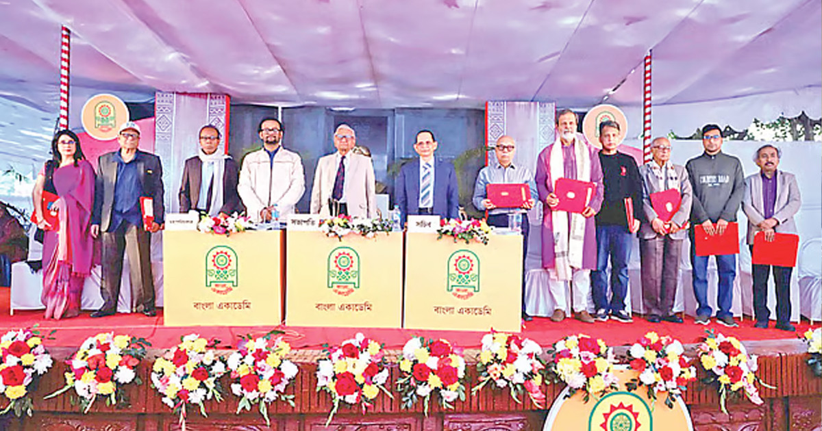 বাংলা একাডেমির সাহিত্য পুরস্কার পেলেন ৯ গুণীজন
