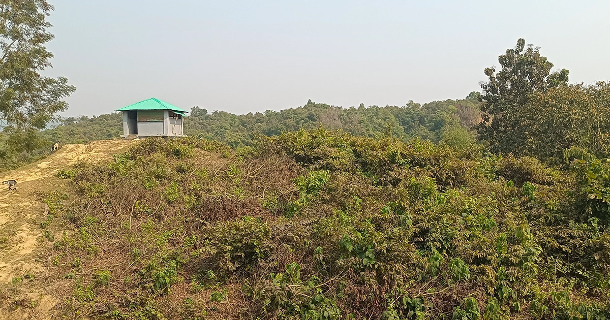 সীমান্তে গোলাবর্ষণের বিকট শব্দ, আতঙ্কে উখিয়া-টেকনাফের মানুষ