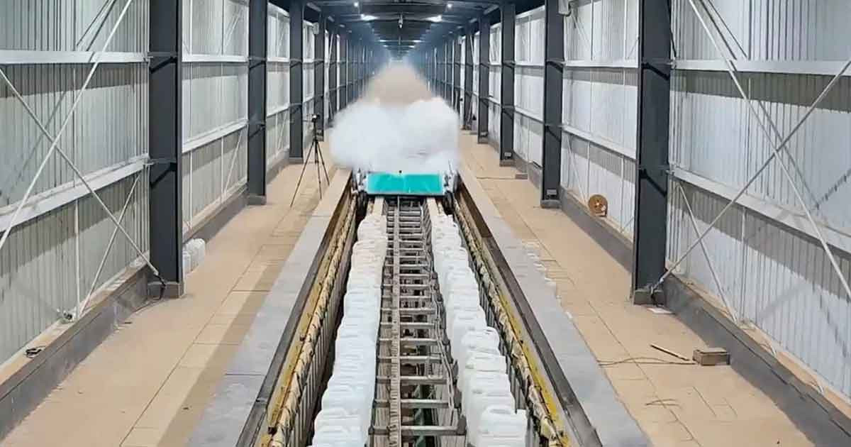 বদলে যাচ্ছে গতির সংজ্ঞা, মাত্র দুই সেকেন্ডে ৭০০ কিমি.! (ভিডিও)