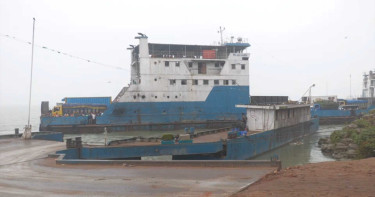 ৫ ঘণ্টা পর দুই নৌরুটে ফেরি চলাচল শুরু