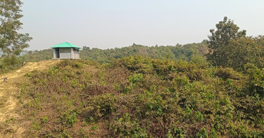 সীমান্তে গোলাবর্ষণের বিকট শব্দ, আতঙ্কে উখিয়া-টেকনাফের মানুষ