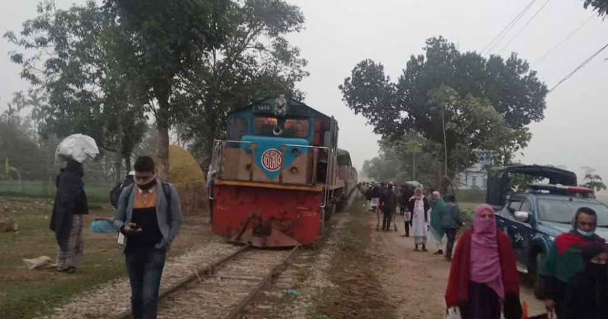 ময়মনসিংহে হঠাৎ ইঞ্জিনসহ ট্রেনের দুই বগি লাইনচ্যুত, কারণ কী