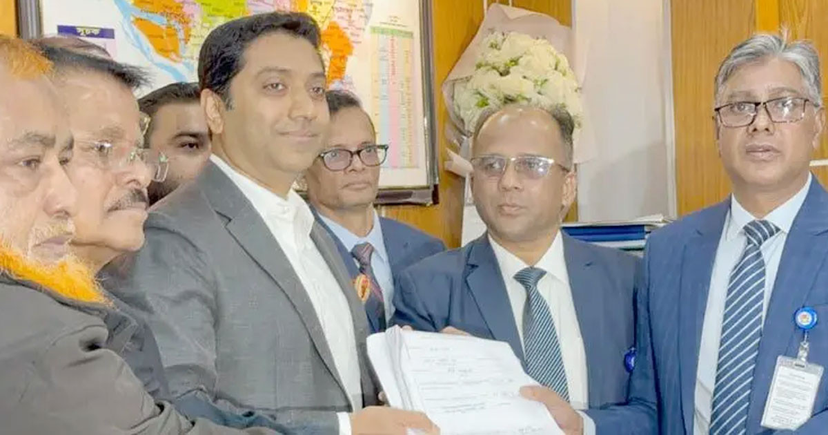 মনোনয়নপত্র জমা দিলেন ববি হাজ্জাজ