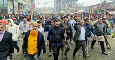 কারওয়ান বাজারে চাঁদাবাজির বিরুদ্ধে ব্যবসায়ীদের মানববন্ধনে হামলা