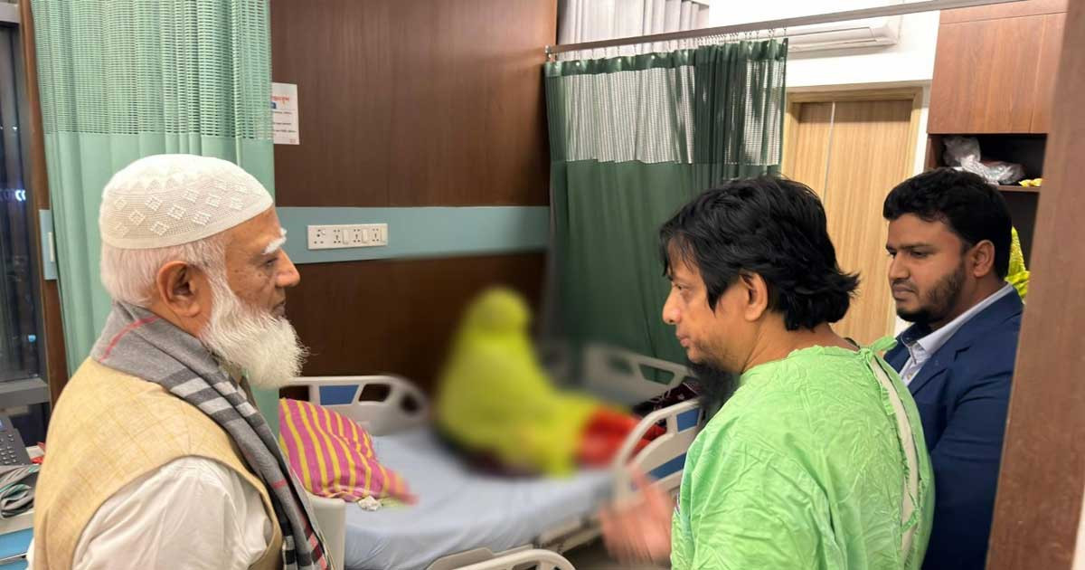 শহীদ ওসমান হাদির অসুস্থ মায়ের চিকিৎসার খোঁজ নিতে হাসপাতালে জামায়াত আমির