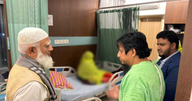 শহীদ ওসমান হাদির অসুস্থ মায়ের চিকিৎসার খোঁজ নিতে হাসপাতালে জামায়াত আমির