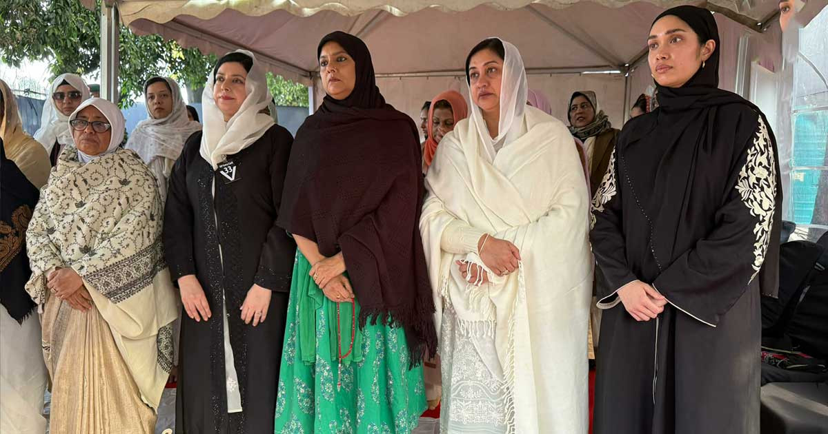 বেগম খালেদা জিয়ার জানাজায় নারীদের জন্য বরাদ্দ স্থানে অংশ নেন পরিবারের সদস্যরাও