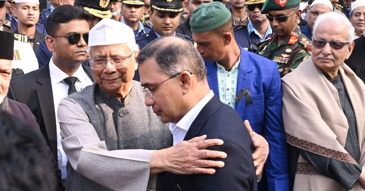 তারেক রহমানকে বুকে টেনে নিলেন প্রধান উপদেষ্টা, দিলেন সান্ত্বনা