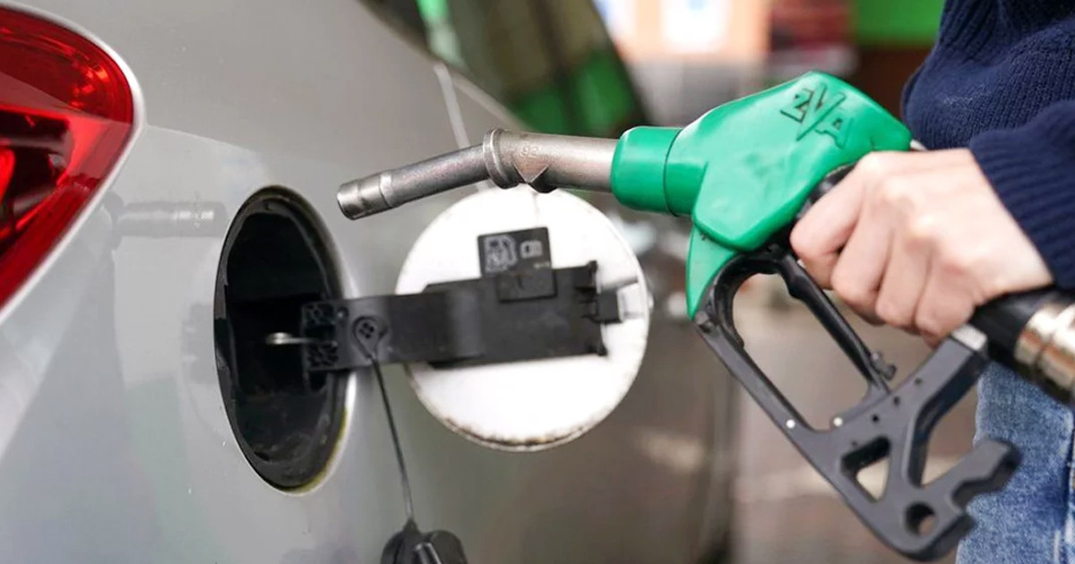 নতুন বছরে কমলো জ্বালানি তেলের দাম, আজ থেকে কার্যকর