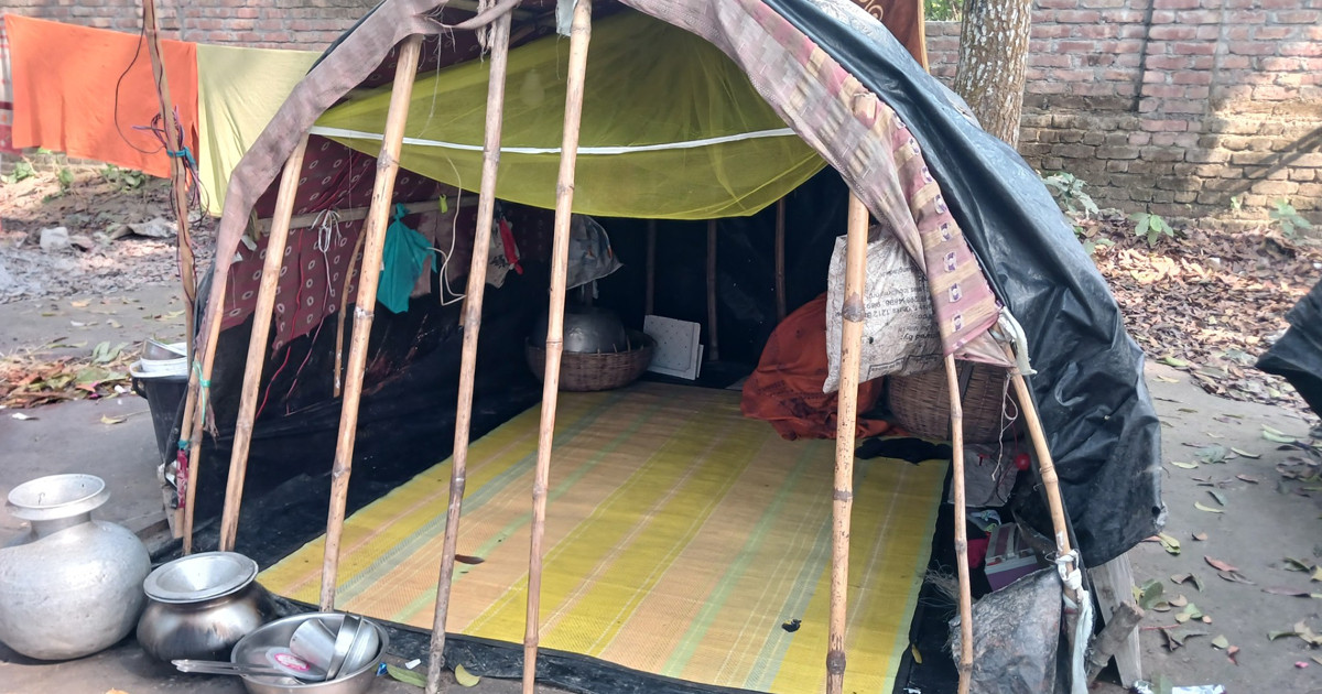 তীব্র শীতে মানবেতর জীবনযাপন বেঁদে পল্লীর বাসিন্দাদের