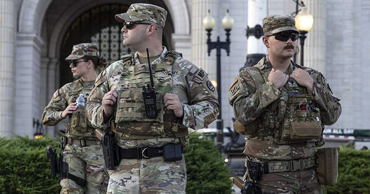 অবশেষে সেনা প্রত্যাহারের ঘোষণা ট্রাম্পের
