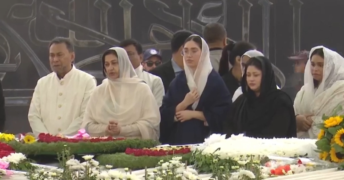 দাদির সমাধিতে শ্রদ্ধা জানালেন জাইমা রহমান