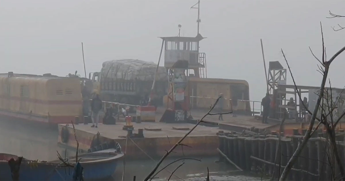 তীব্র শীত ও ঘন কুয়াশায় বিপর্যস্ত ঝালকাঠির জনজীবন