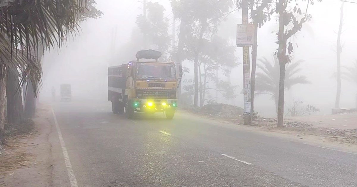 ঘন কুয়াশা ও শৈত্যপ্রবাহে বিপর্যস্ত পিরোজপুরের জনজীবন