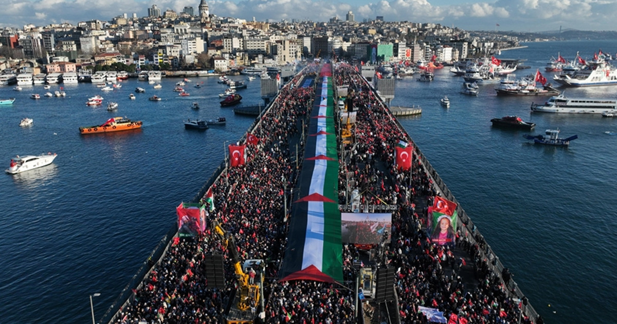 তুরস্কে ফিলিস্তিনের প্রতি সংহতি জানিয়ে নববর্ষ উদযাপন