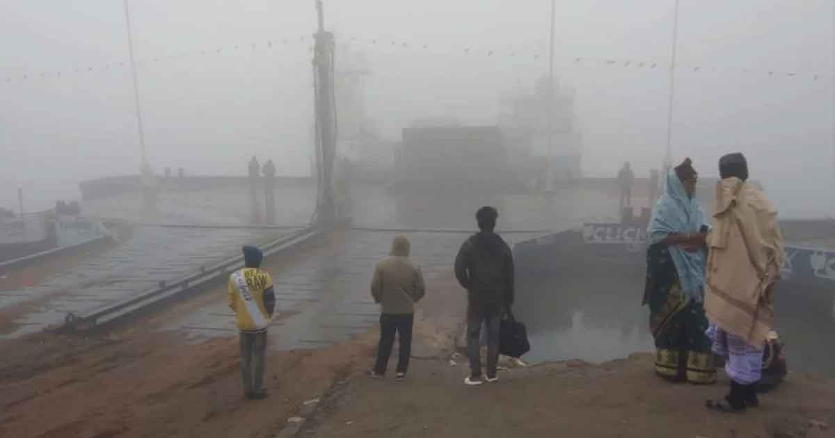 ঘন কুয়াশায় দৌলতদিয়া-পাটুরিয়া রুটে ফেরি চলাচল বন্ধ
