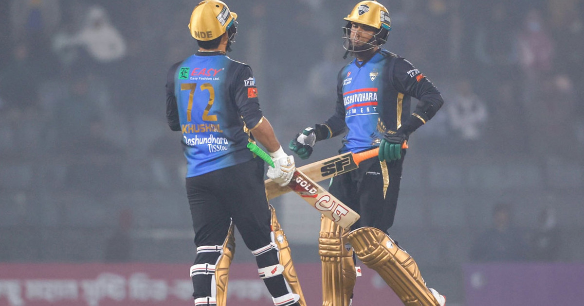 মাহমুদউল্লার রেকর্ডগড়া ফিফটিতে লড়াকু সংগ্রহ রংপুরের