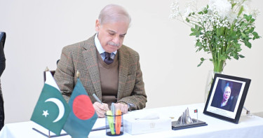 বাংলাদেশ হাইকমিশনে এসে বেগম খালেদা জিয়ার জন্য দোয়া করলেন পাক প্রধানমন্ত্রী