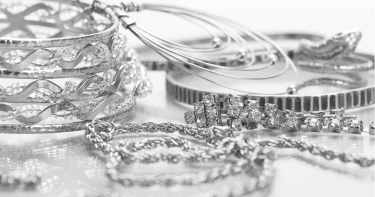 স্বর্ণের পর বাড়লো রুপার দামও