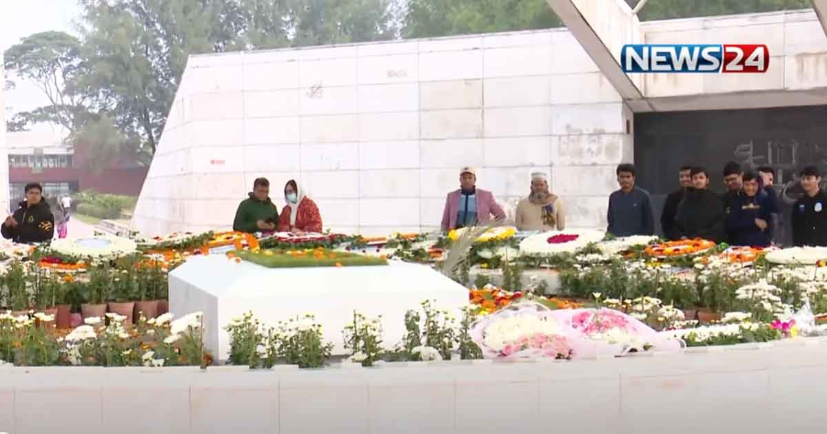 আজও সমাধিতে শ্রদ্ধা জানাতে জনমানুষের ভিড়