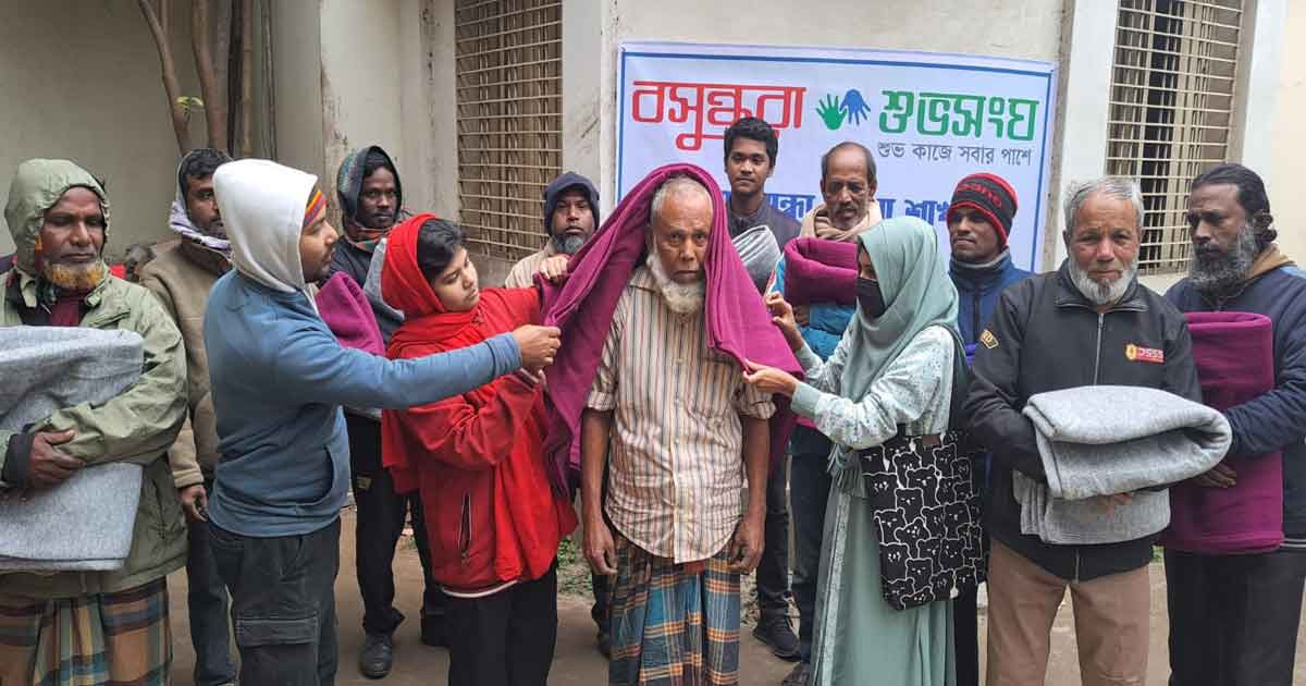 গাইবান্ধায় ৩০ শ্রমজীবী পেলেন বসুন্ধরা শুভসংঘের কম্বল