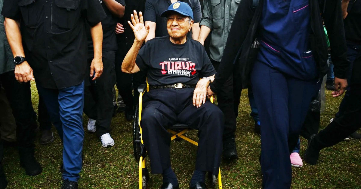 নিজ বাসভবনে আহত মাহাথির মোহাম্মদ, হাসপাতালে ভর্তি