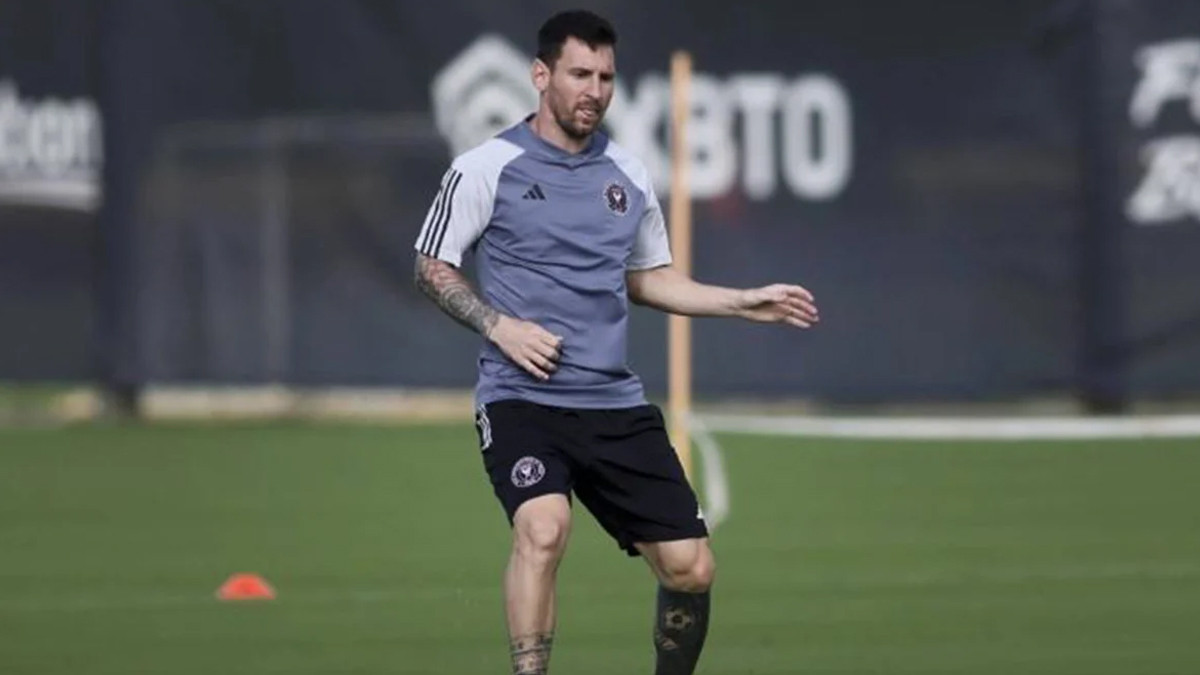 লিভারপুলের হয়ে খেলতে আসছেন মেসি!