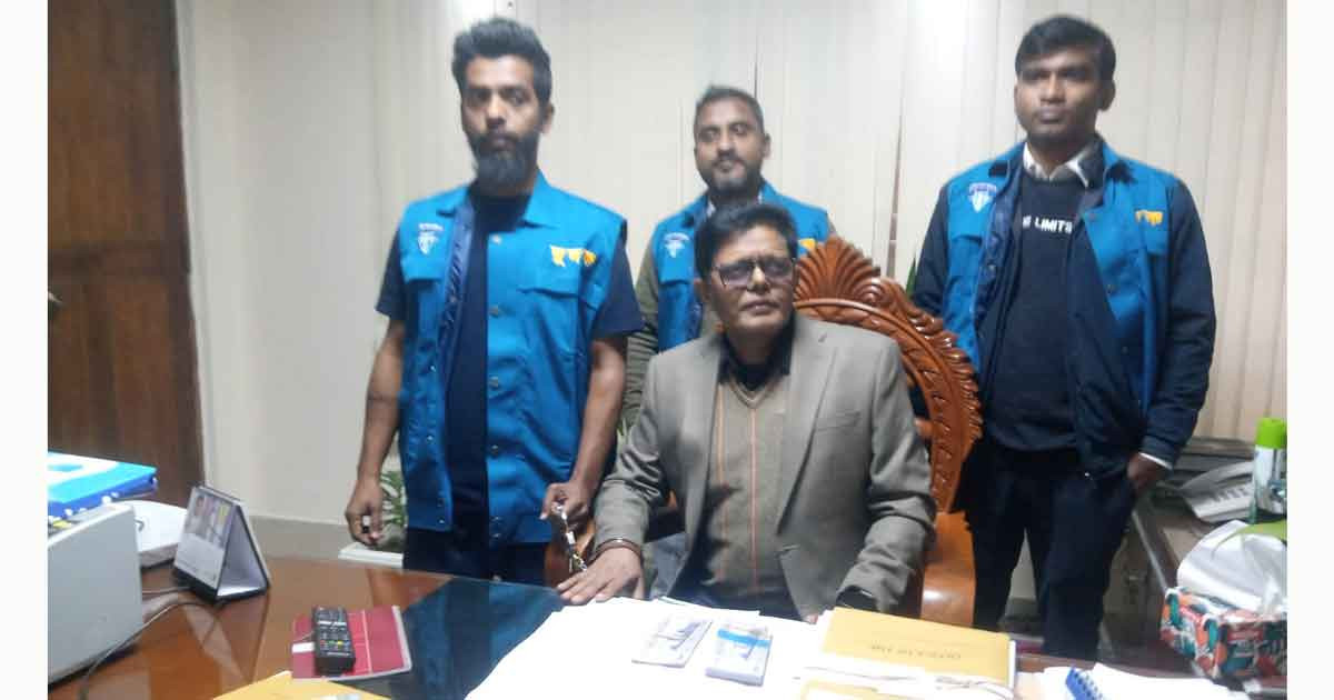ঘুষের টাকাসহ জেলা প্রাথমিক শিক্ষা অফিসার আটক