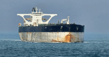 আমেরিকার তাড়া করা তেলবাহী জাহাজের নিরাপত্তায় নৌবাহিনী পাঠালো রাশিয়া