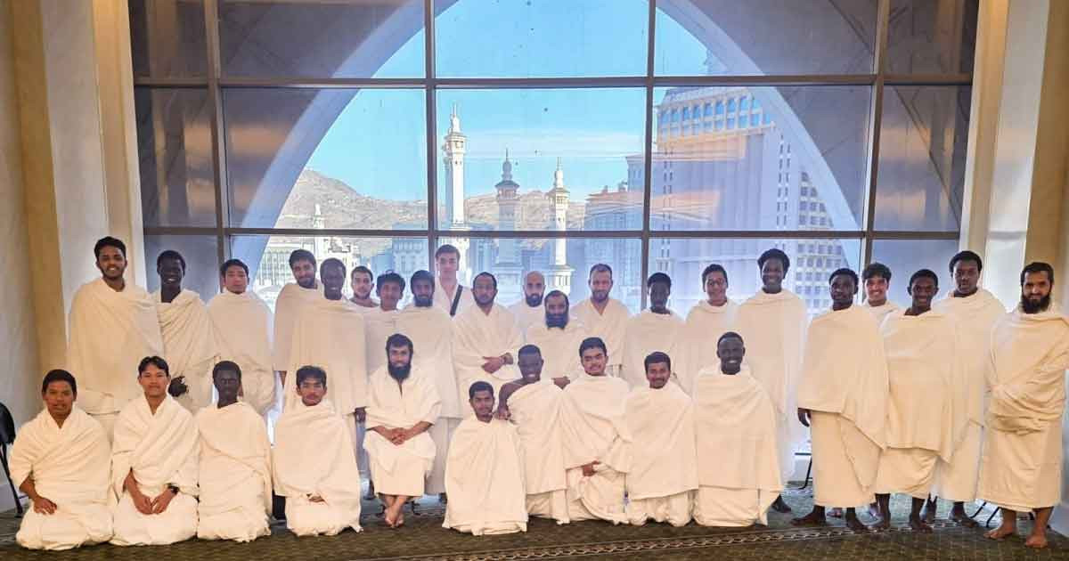 ৪২ মেধাবী শিক্ষার্থীকে ওমরাহ করালো কাতার