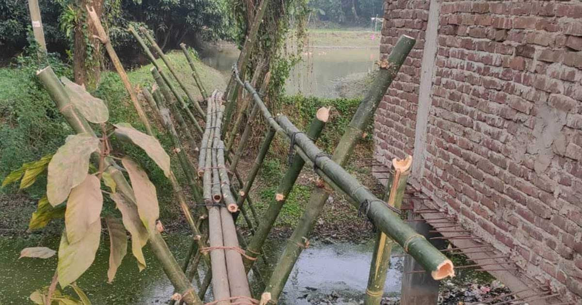 নোয়াখালীতে সরকারি খাল দখল করে অবাধে স্থাপনা-দোকানপাট নির্মাণের অভিযোগ