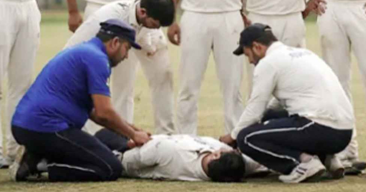 খেলা চলাকালীন সময় হার্ট অ্যাটাকে মাঠে ক্রিকেটারের মৃত্যু