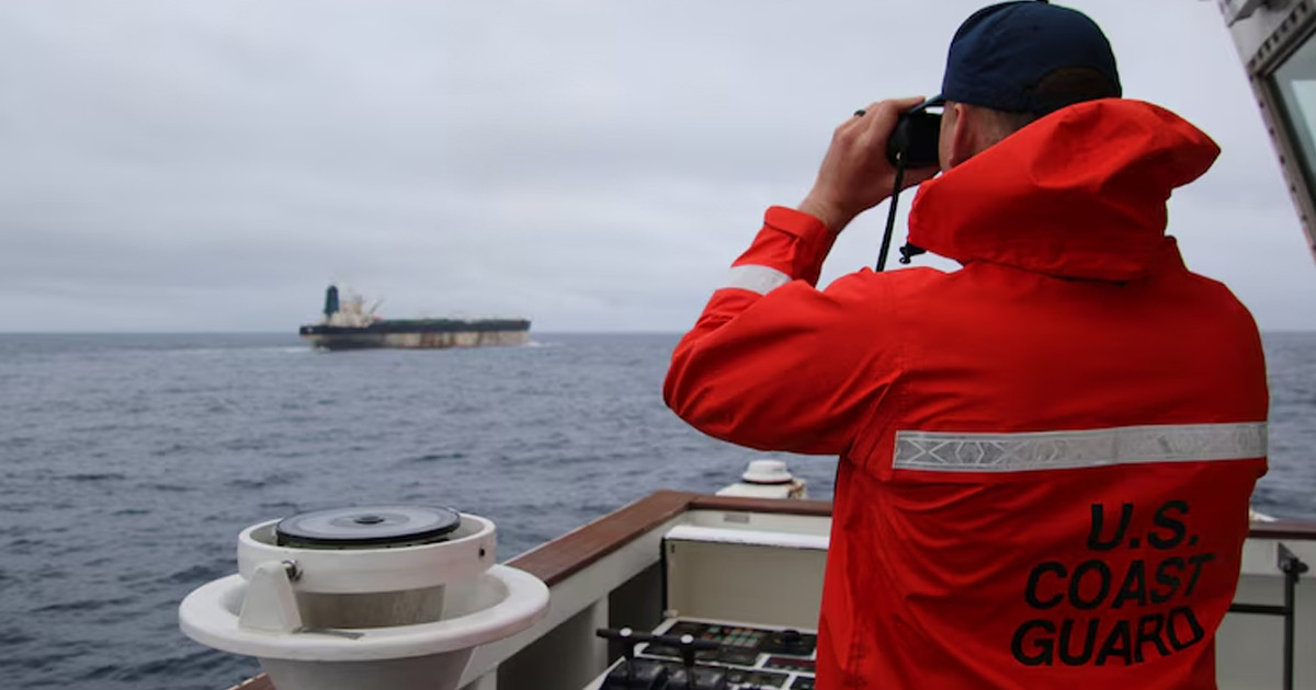 রাশিয়া ও ভেনেজুয়েলার ২ তেলবাহী জাহাজ আটক যুক্তরাষ্ট্রের