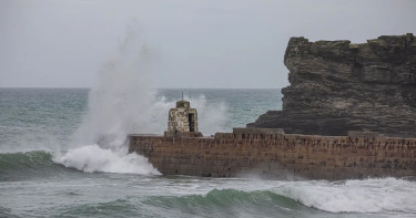 যুক্তরাজ্যে 'রেড অ্যালার্ট' জারি, শক্তিশালী ঝড়ের পূর্বাভাস
