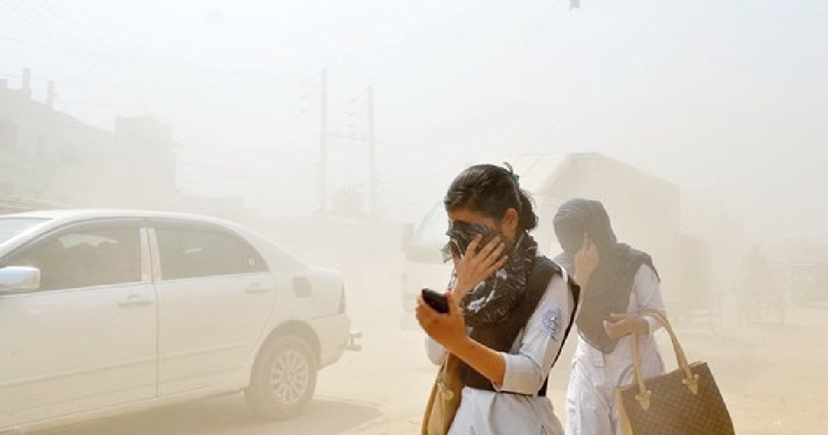 আজ বায়ুদূষণে চতুর্থ অবস্থানে ঢাকা