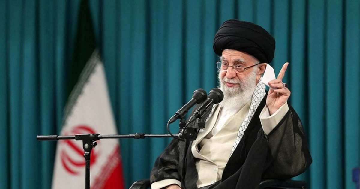 জুমার নামাজের পর জনসাধারণের বিশাল সমাবেশ, শান্ত হচ্ছে ইরান