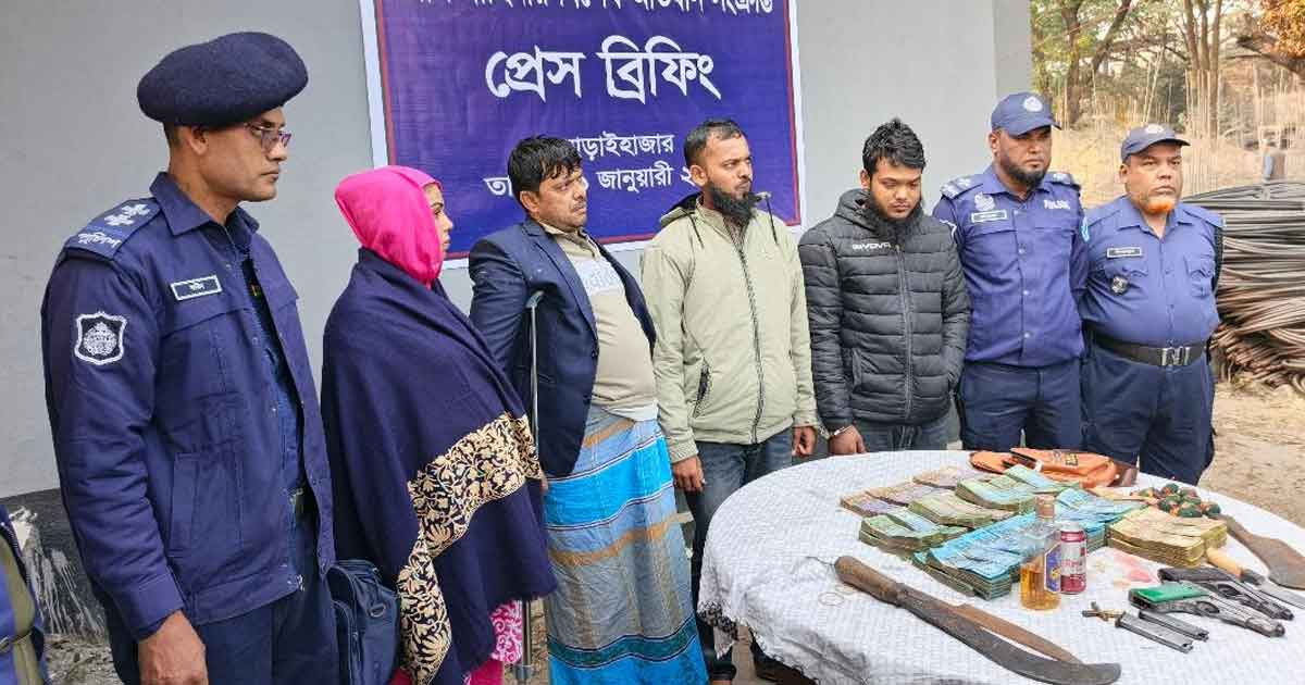 নারায়ণগঞ্জে যৌথ অভিযানে অস্ত্র জব্দ, নাঈম ও রুবেলসহ গ্রেপ্তার ৪