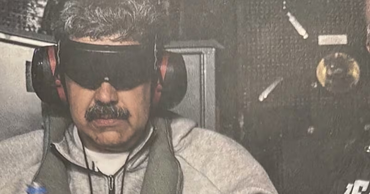 অপহরণের সময় পরা সেই ট্র্যাকস্যুটে ভাইরাল নিকোলাস মাদুরো