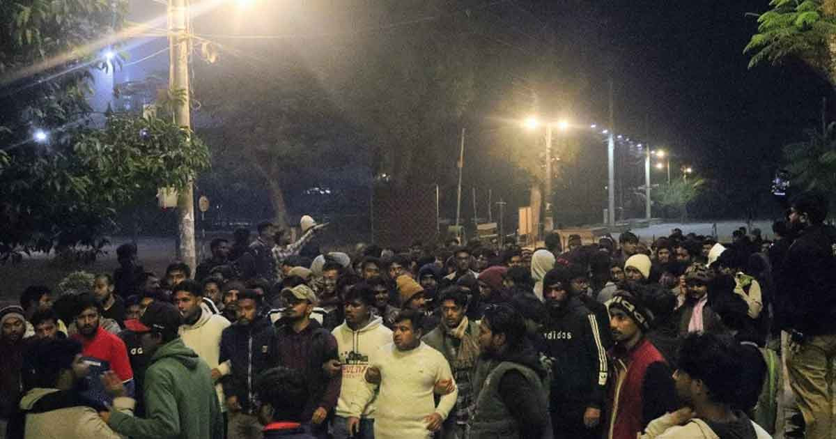 রেজিস্ট্রেশন ফি বাড়ানোর প্রতিবাদে খুবিতে বিক্ষোভ