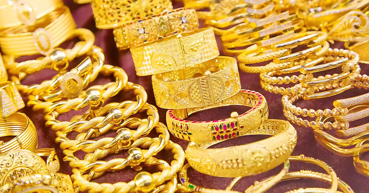 আজ থেকে নতুন দামে বিক্রি হচ্ছে স্বর্ণ