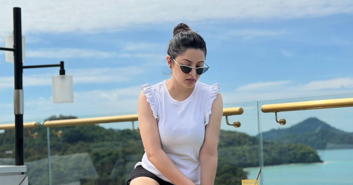 মালয়েশিয়ায় শীত খুঁজে পাচ্ছেন না পরী