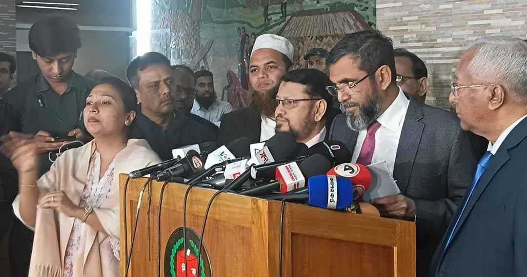 পোস্টাল ব্যালট নিয়ে কোনো অনিয়ম হলে ছাড় নেই: ইসি সানাউল্লাহ