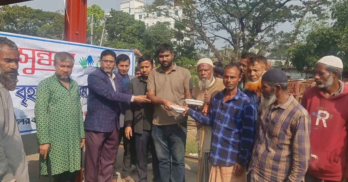 বসুন্ধরা শুভসংঘ পটিয়া শাখার উদ্যোগে ছিন্নমূলদের মাঝে খাবার বিতরণ