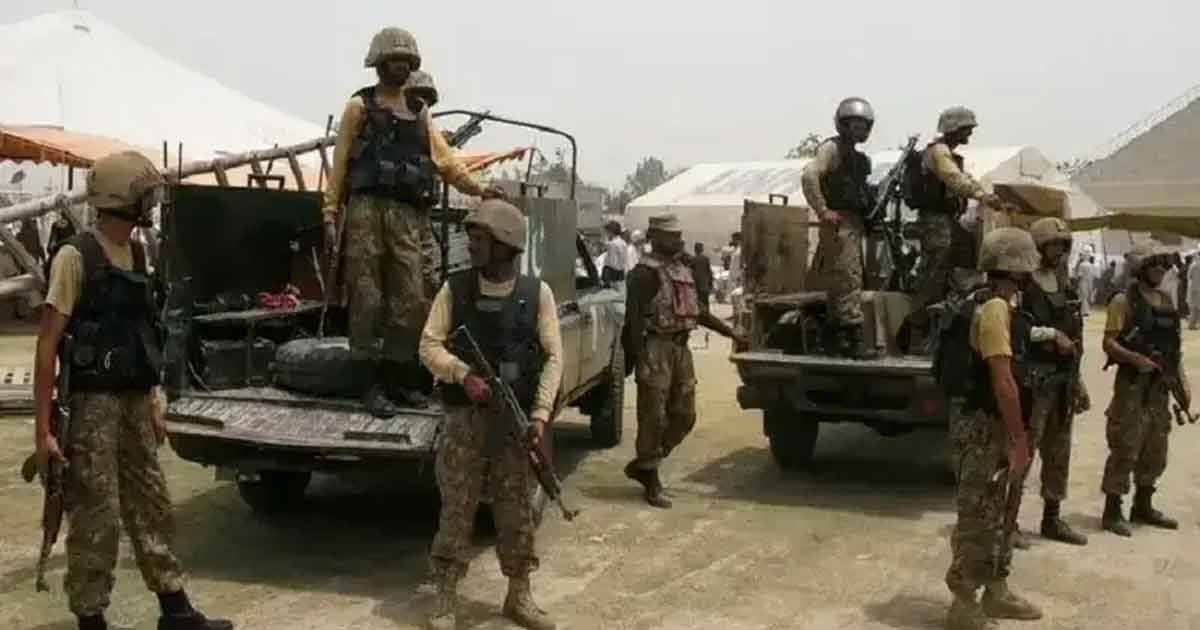 পাকিস্তানে একযোগে দুই  ব্যাংকে লুট ও পুলিশ স্টেশনে হামলা, নিহত ১২