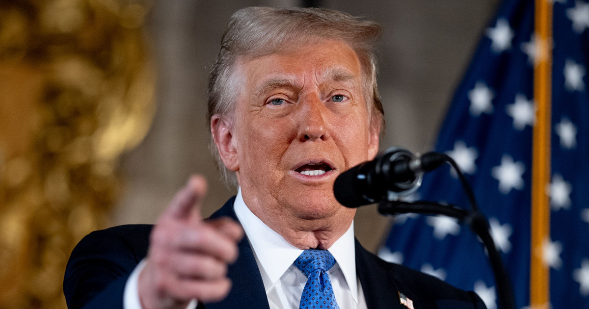 ট্রাম্পের হুমকি, গ্রিনল্যান্ড দখলে বাধা দিলেই শুল্ক আরোপ