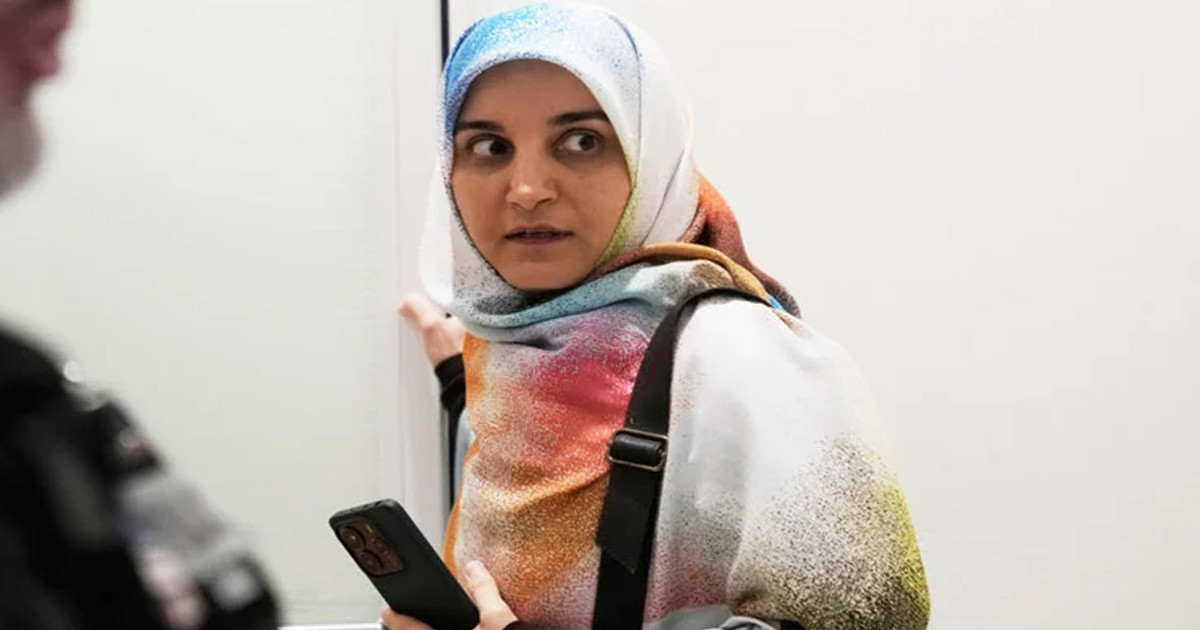 ‘সন্ত্রাস নয় প্রতিরোধ করছে হামাস’-মন্তব্যে ইরানি লেখিকার দণ্ডাদেশের আবেদন ফ্রান্সে