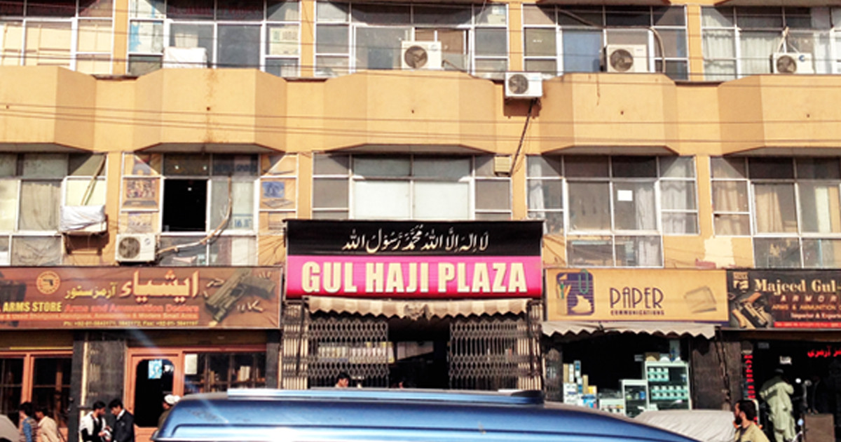 পাকিস্তানে শপিংমলে ভয়াবহ আগুন, নিহত ৬