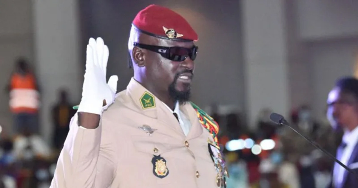 সামরিক অভ্যুত্থানের নেতা জেনারেল  ডুম্বুয়া এখন নির্বাচিত প্রেসিডেন্ট